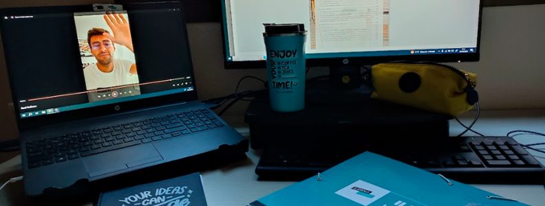 Profesores online imparten una clase en el campus de iLERNA