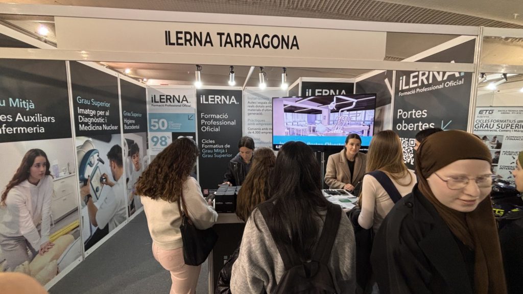 El estand de iLERNA Tarragona durante l'Espai de l'Estudiant