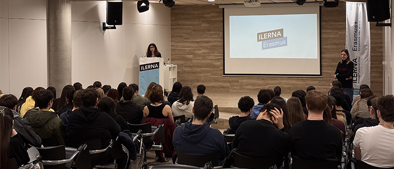 Entrega de diplomas a estudiantes de ILERNA Lleida participantes en proyectos Erasmus+ 2025.