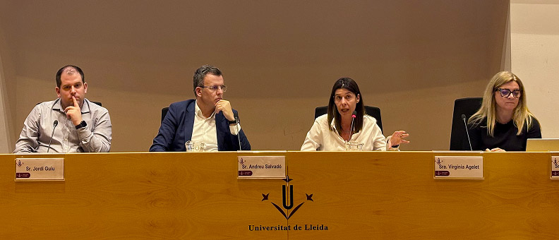 Virginia Agelet, directora general y cofundadora de iLERNA, participando en la mesa redonda sobre digitalización en la Universidad de Lleida.