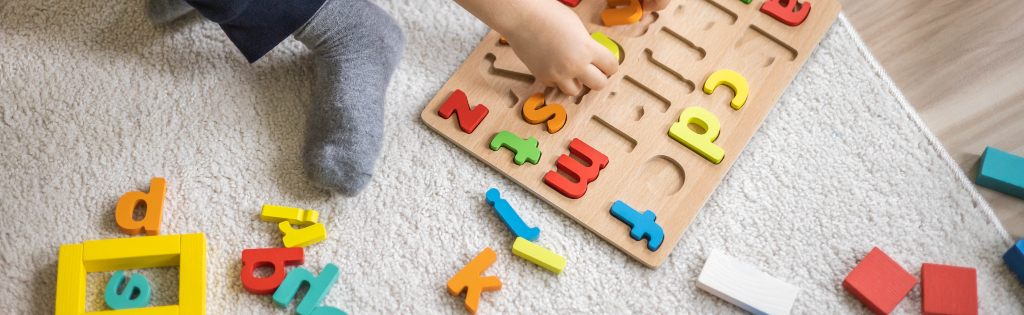 Niño jugando