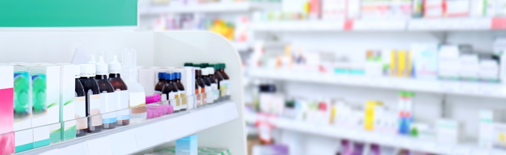 Estantería con productos de parafarmacia