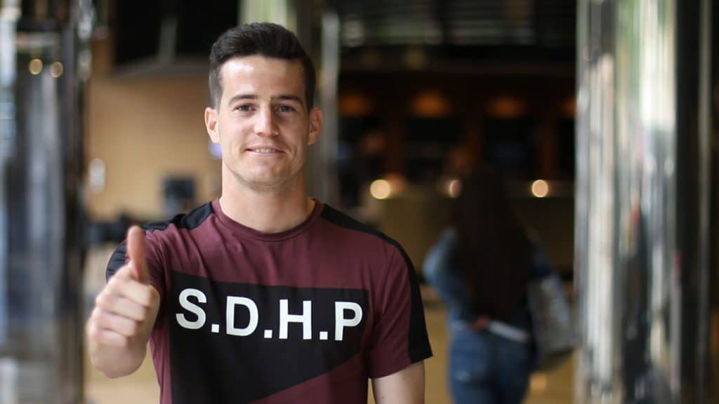 Héctor es jugador del UE Cornellà y estudia la Marketing y Publicidad en ILERNA Online