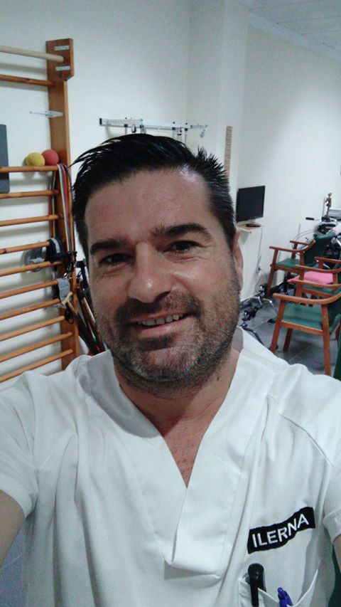 Ioan trabaja como Técnico en Cuidados Auxiliares de Enfermería