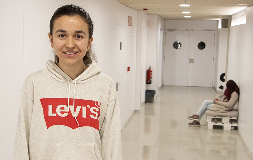 Laura estudia la FP de Administración y Finanzas en ILERNA Online