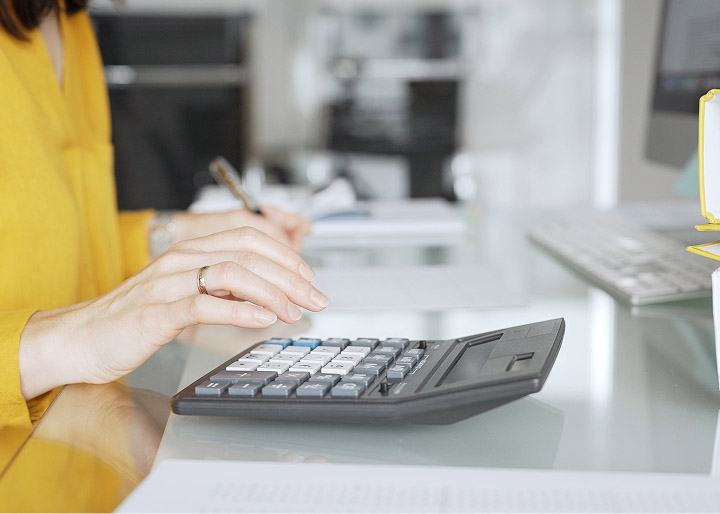 Conceptos de economía aplicados a Formación Profesional y grados universitarios