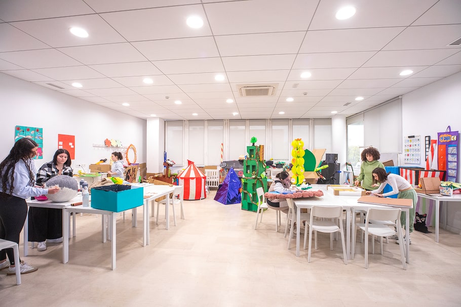 Alumnas del ciclo en Educación Infantil en las instalaciones equipadas de ILERNA Sevilla